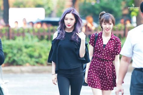 Red Velvet Irene’s new hair color for “Russian .